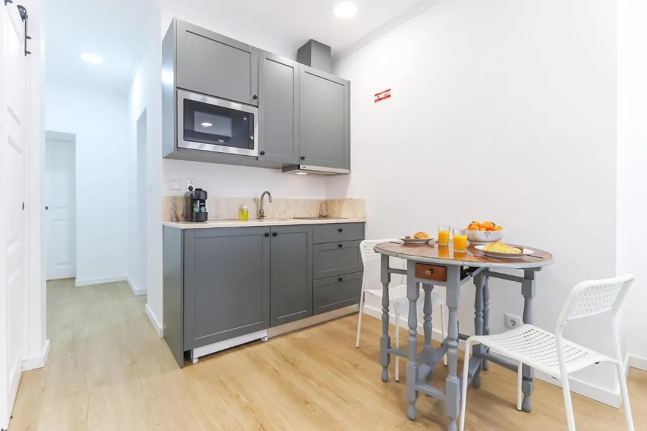 Vita Portucale ! Stylish Apartment Campo Ourique Lisbon
