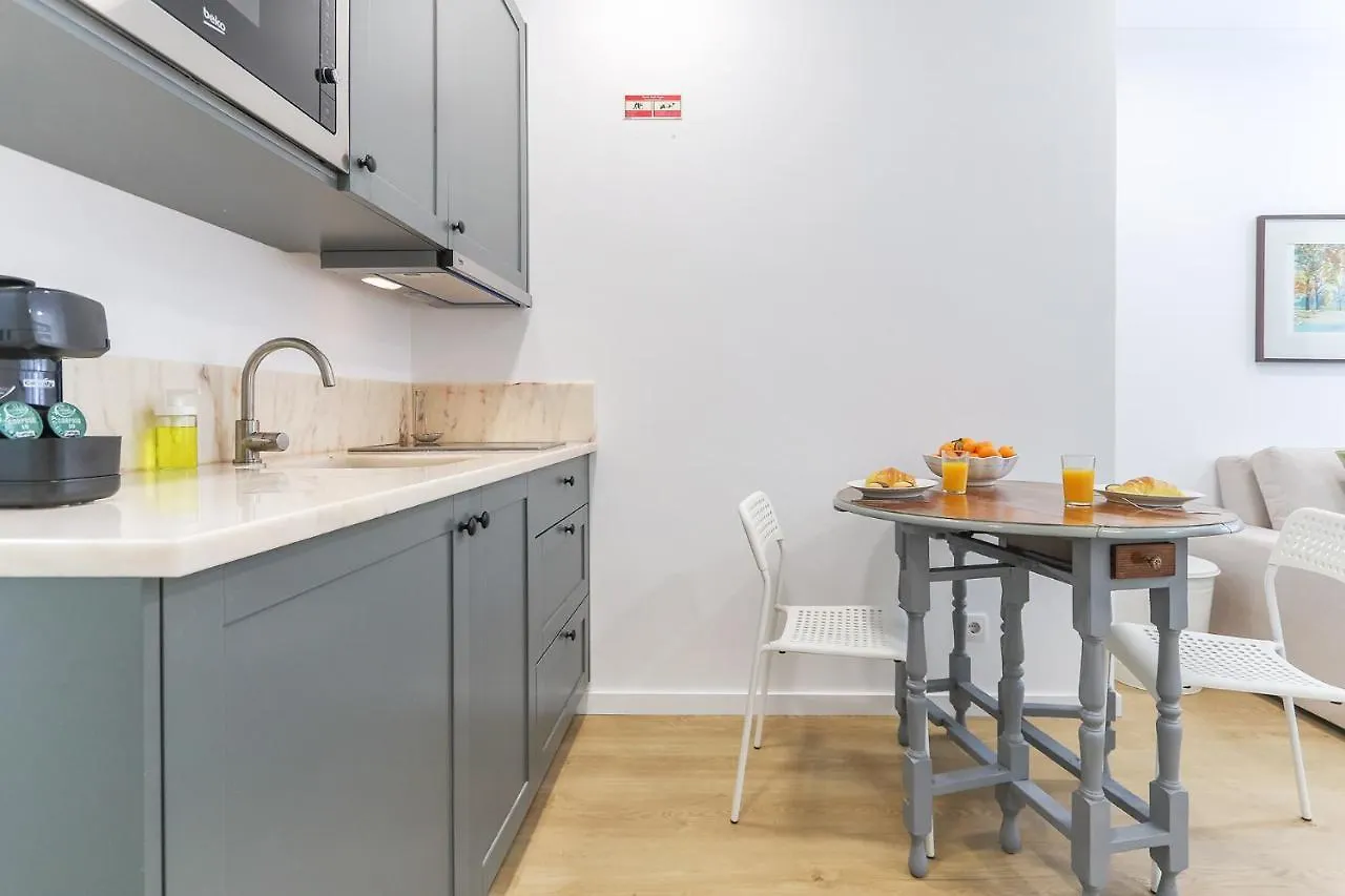 Vita Portucale ! Stylish Apartment Campo Ourique Lizbona Portugalia